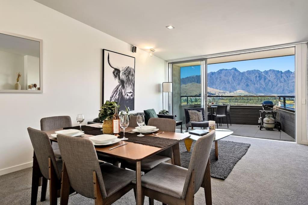Toru - Eclectic Apartment With Delightful Lake Views Queenstown Eksteriør billede